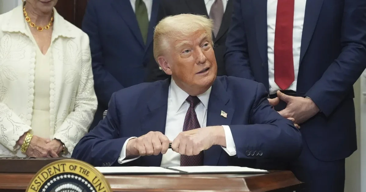 Mỹ điều chỉnh thuế quan với hàng chục quốc gia, lùi thời gian áp dụng thuế mới