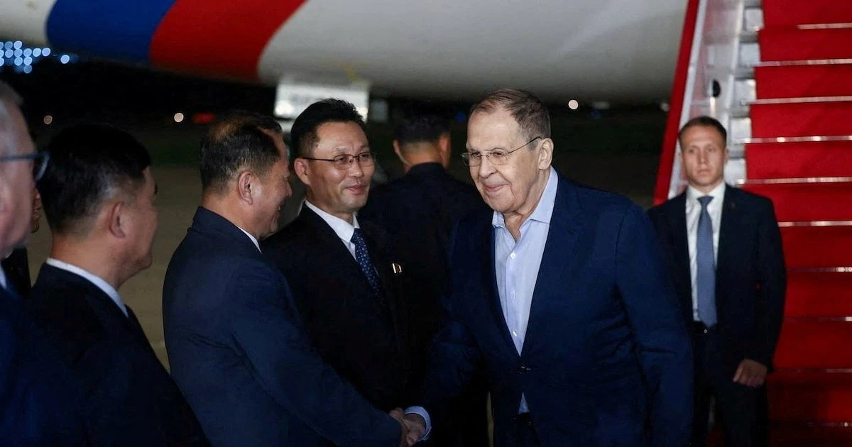 Ngoại trưởng Nga đến thành phố biển của Triều Tiên