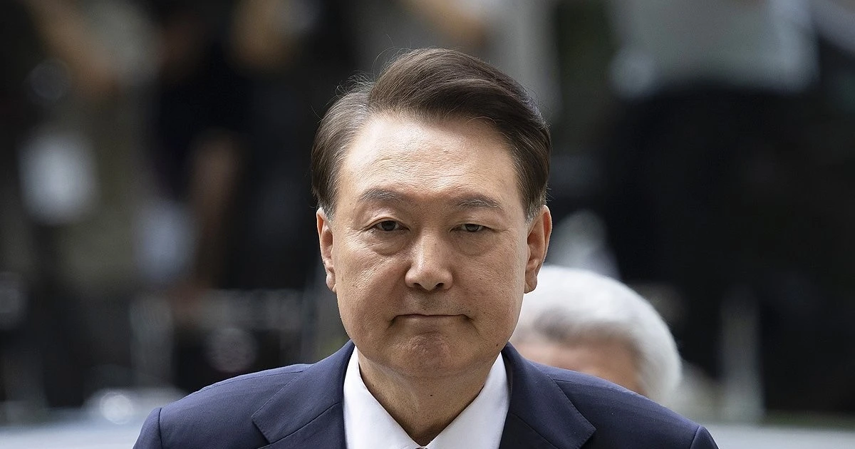 Cựu Tổng thống Hàn Quốc Yoon Suk Yeol nằm ra sàn phòng giam, không tuân thủ lệnh triệu tập thẩm vấn