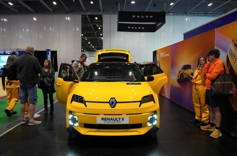 Chính phủ Anh tung gói trợ giá 'khủng' cho người mua xe điện