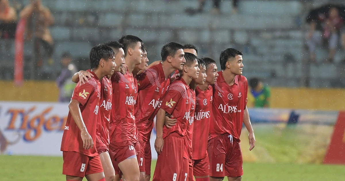 Văn Quyết lập cú đúp, giúp Việt Nam All Stars đánh bại các huyền thoại MU
