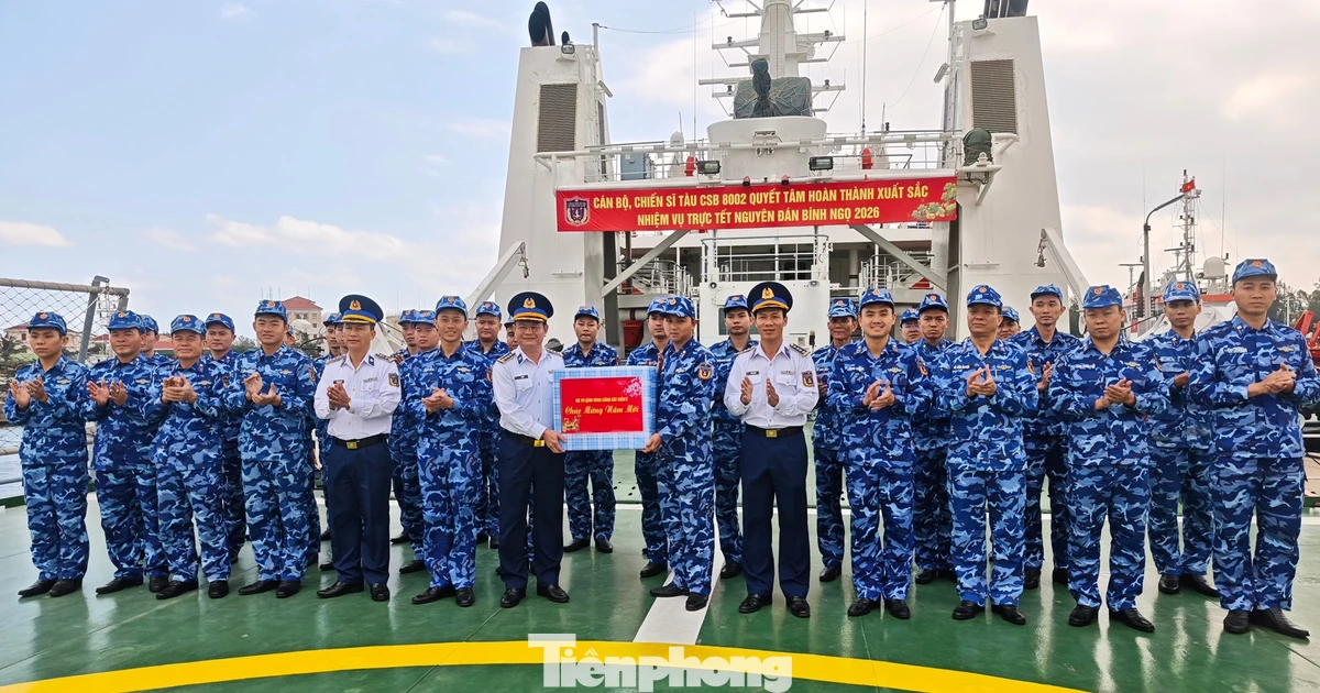 Tàu cảnh sát biển rời bến, gác Tết giữ bình yên biển đảo