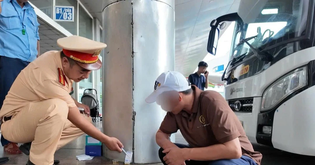 Cảnh sát giao thông Đà Nẵng test ma túy hàng loạt tài xế trước giờ xuất bến