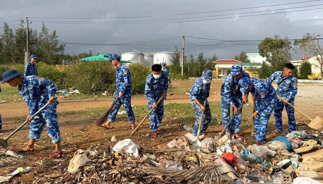 Sôi nổi Ngày Chủ nhật xanh của Tuổi trẻ Bộ Tư lệnh Vùng Cảnh sát biển 2