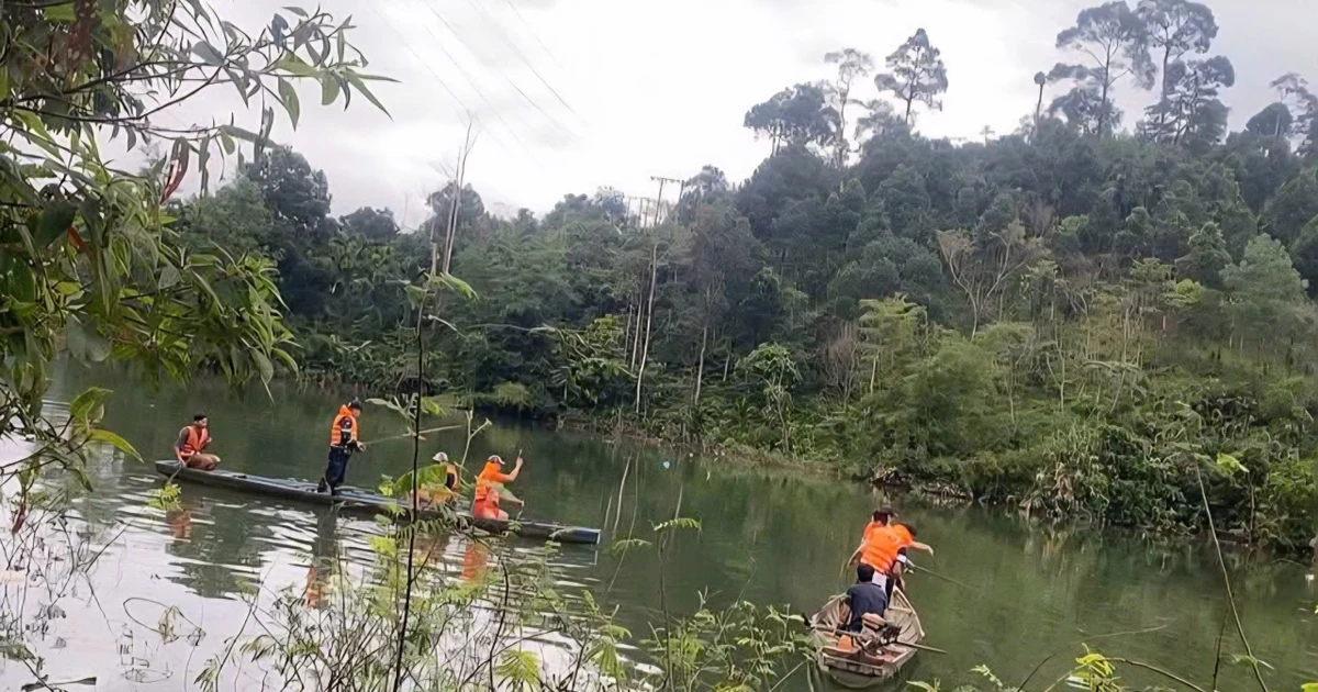 Ghe chở 7 người đi làm rẫy ở Đà Nẵng bị lật, một người tử vong