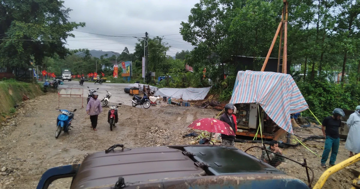 Mưa lớn cuốn trôi cầu tạm, xã miền núi Đà Nẵng khẩn trương khắc phục để đảm bảo bầu cử