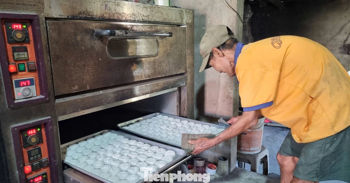 Làng bánh in Đà Nẵng dậy từ 3h sáng, hối hả mùa bánh Tết