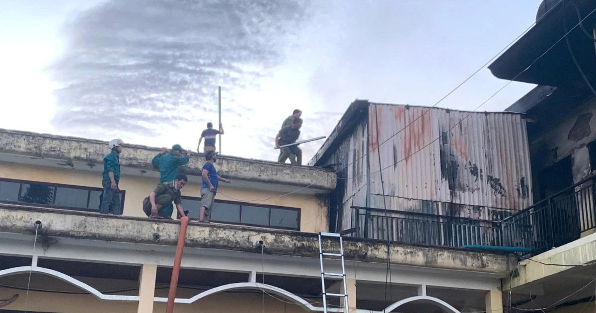 Hiện trường vụ cháy trụ sở xã ở Đà Nẵng: Hơn 60 người căng mình cứu hồ sơ, tài sản