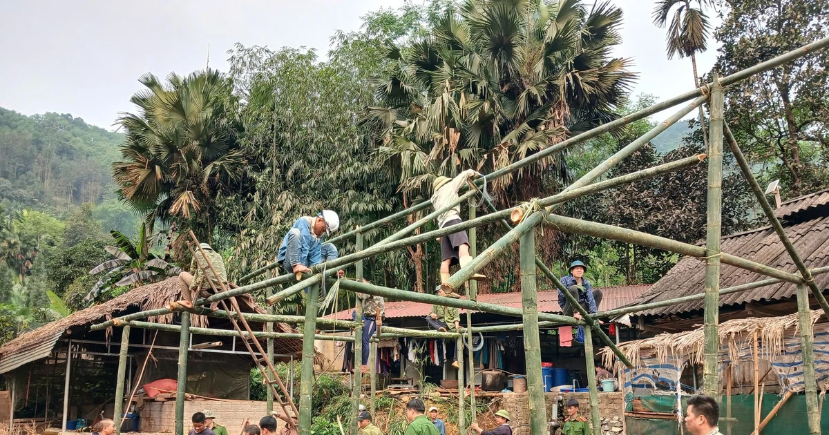 Xúc động chuyện 'cả xã' dựng nhà tạm cho một gia đình nghèo bị cháy ở Tuyên Quang