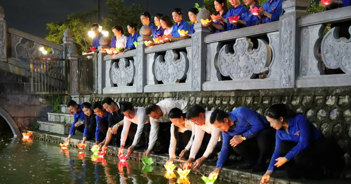 Lễ thắp nến tri ân các Anh hùng liệt sĩ tại Tuyên Quang