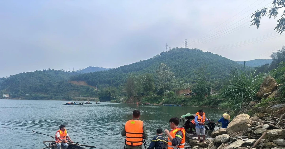 Lật thuyền đánh cá trên hồ thủy điện, hai vợ chồng tử vong