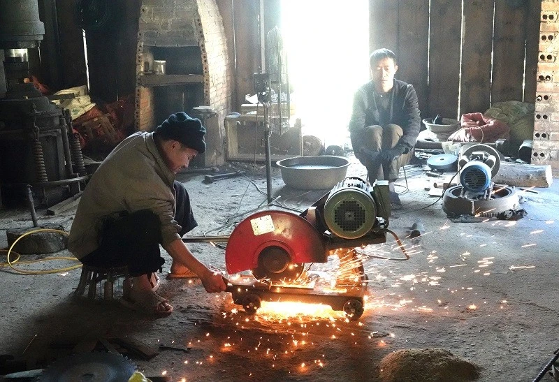 Làng rèn của đồng bào Mông nhộn nhịp vào vụ Tết