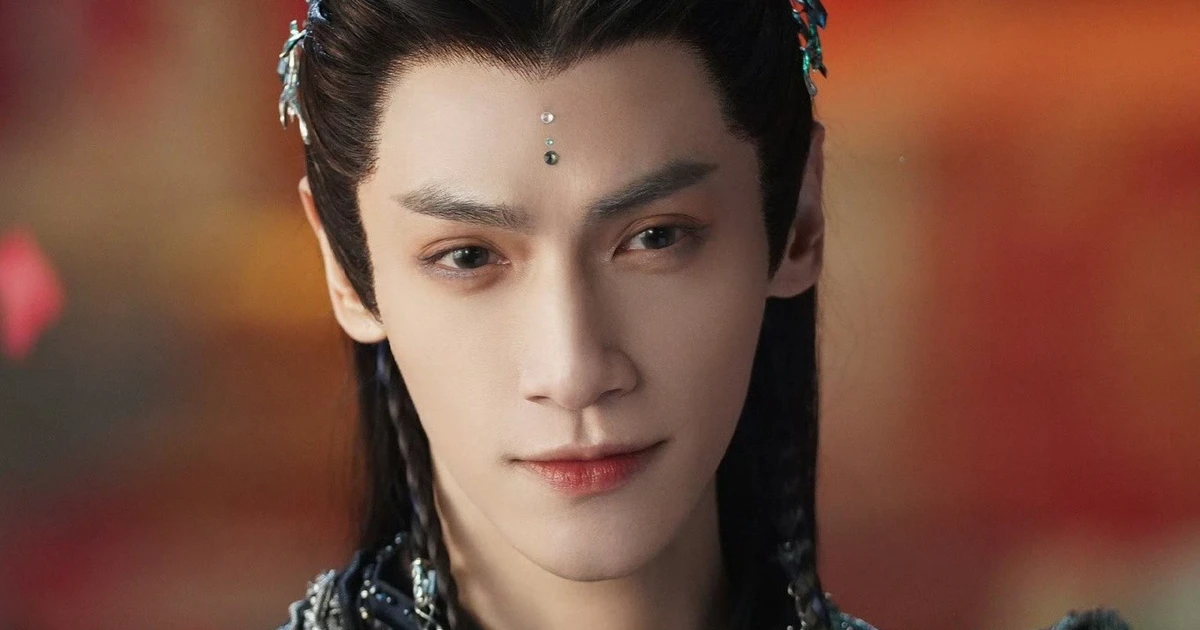 Thủy Long Ngâm: La Vân Hi gây sóng gió với lớp trang điểm đậm hơn cả nữ chính