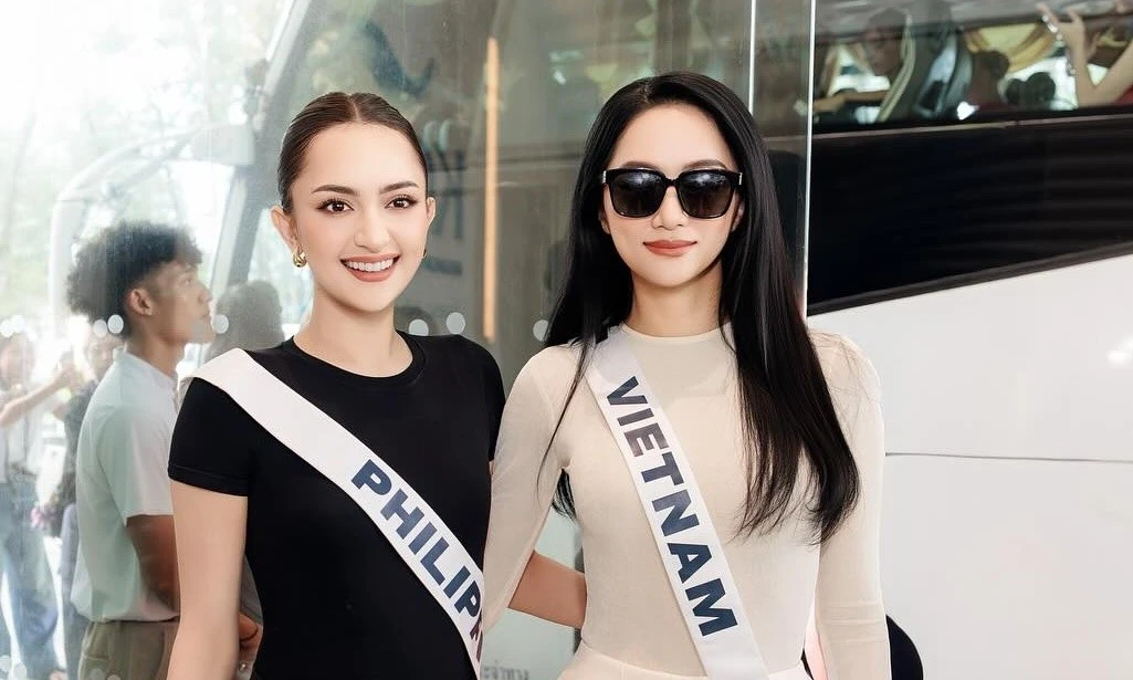Hương Giang bất ngờ gặp chị em sinh đôi ở Miss Universe 2025, giống đến không ngờ?
