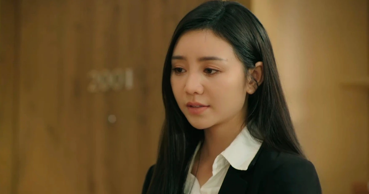 Bước Chân Vào Đời: Hở ra là quỳ, các nhân vật gợi cảm giác như đang trong phim cổ trang