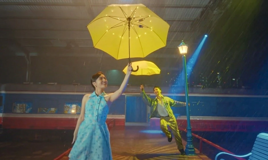 Cảm Ơn Người Đã Thức Cùng Tôi khiến khán giả vỗ tay rần rần ngay từ cảnh mở màn