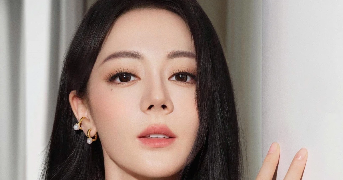 Vì sao dân mạng lại vui mừng ra mặt trước bức ảnh Địch Lệ Nhiệt Ba đi ăn tối?