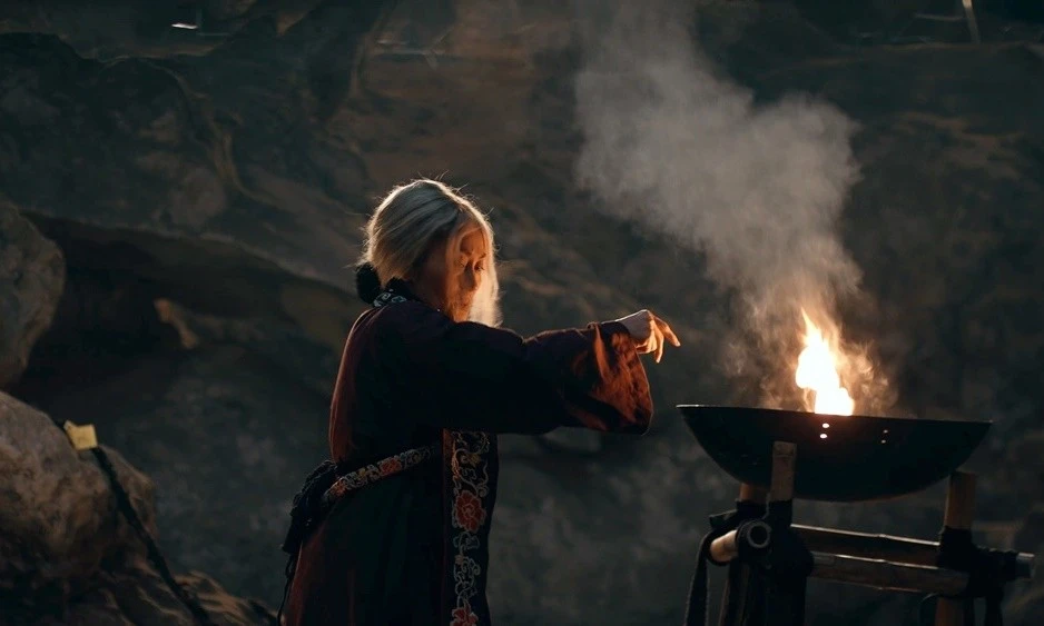 Phí Phông: Quỷ Máu Rừng Thiêng kỳ công từ bối cảnh, trang phục đến hóa trang