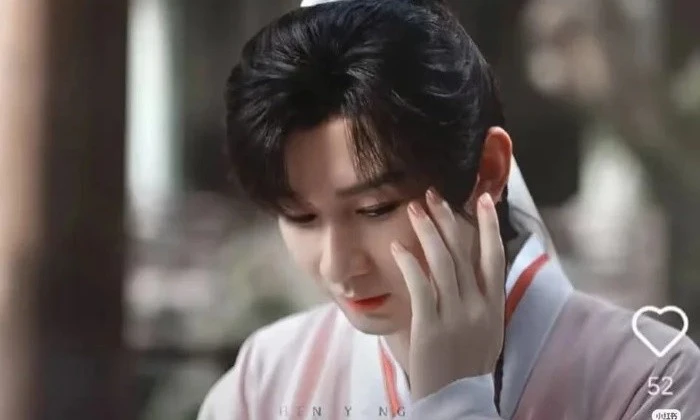 Hết hồn với tạo hình của Thành Nghị trong Phó Sơn Hải: Mặc đồ màu hồng, sơn móng tay?