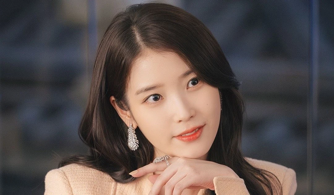 "Perfect Crown" còn chưa lên sóng, IU đã gây tranh cãi vì một cảnh hồi tưởng