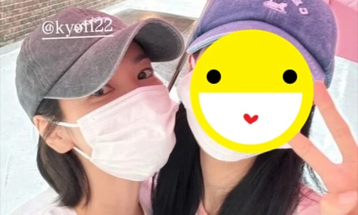 Vừa trở về từ Pháp, Song Hye Kyo đã vội vã hẹn hò ngày mưa cùng người đặc biệt