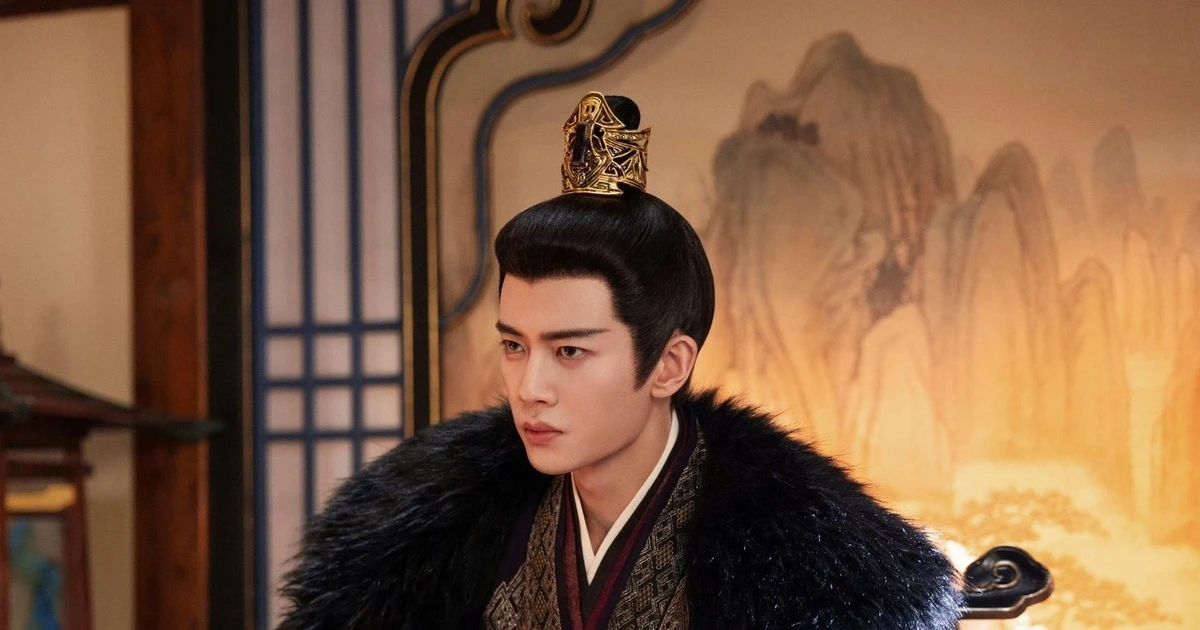 Phượng Hoàng Đài Thượng lên sóng, mọi sự chú ý đều dồn vào đôi lông mày của Nhậm Gia Luân