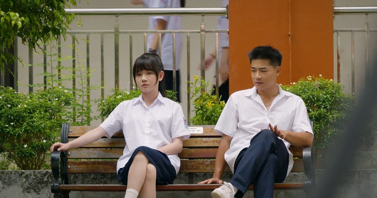 "Phía Bên Kia Thành Phố" có làm thỏa lòng fan phim thanh xuân vườn trường?