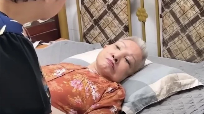 Tình trạng sức khỏe ‘quái kiệt cải lương' Hồng Nga