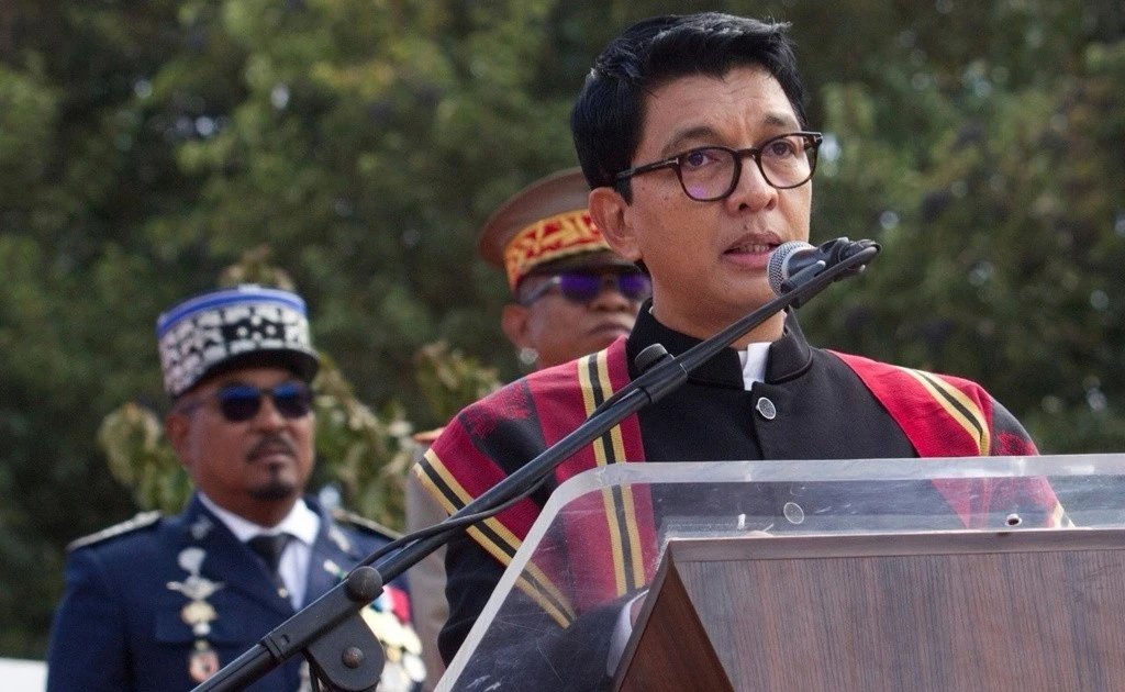 Tổng thống Madagascar rời khỏi đất nước