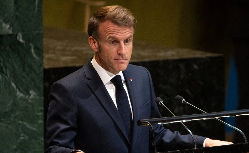 Tổng thống Pháp Macron chịu áp lực từ chức giữa hỗn loạn chính trị