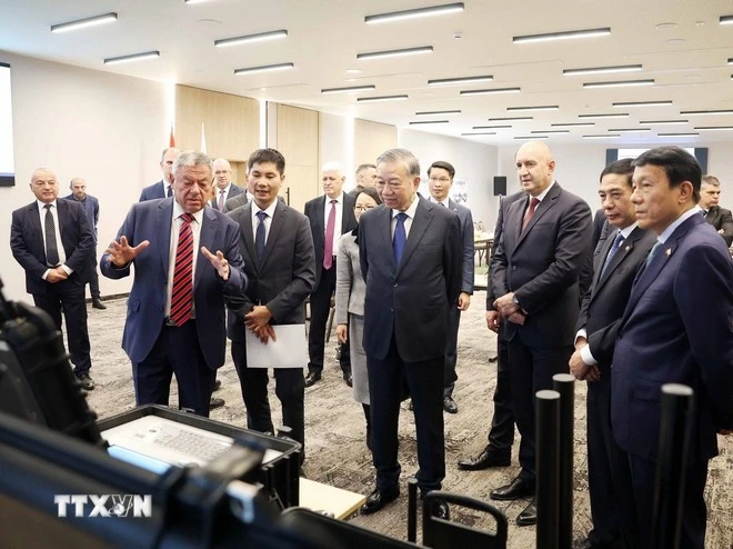 Tổng Bí thư Tô Lâm thăm hãng công nghiệp quốc phòng tiêu biểu của Bulgaria