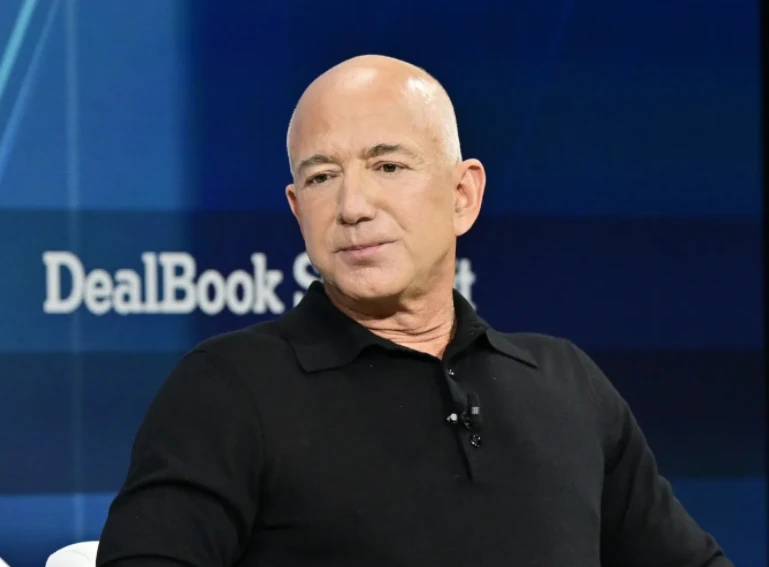 Tỷ phú Jeff Bezos gây kinh ngạc với ý tưởng lớn trong không gian
