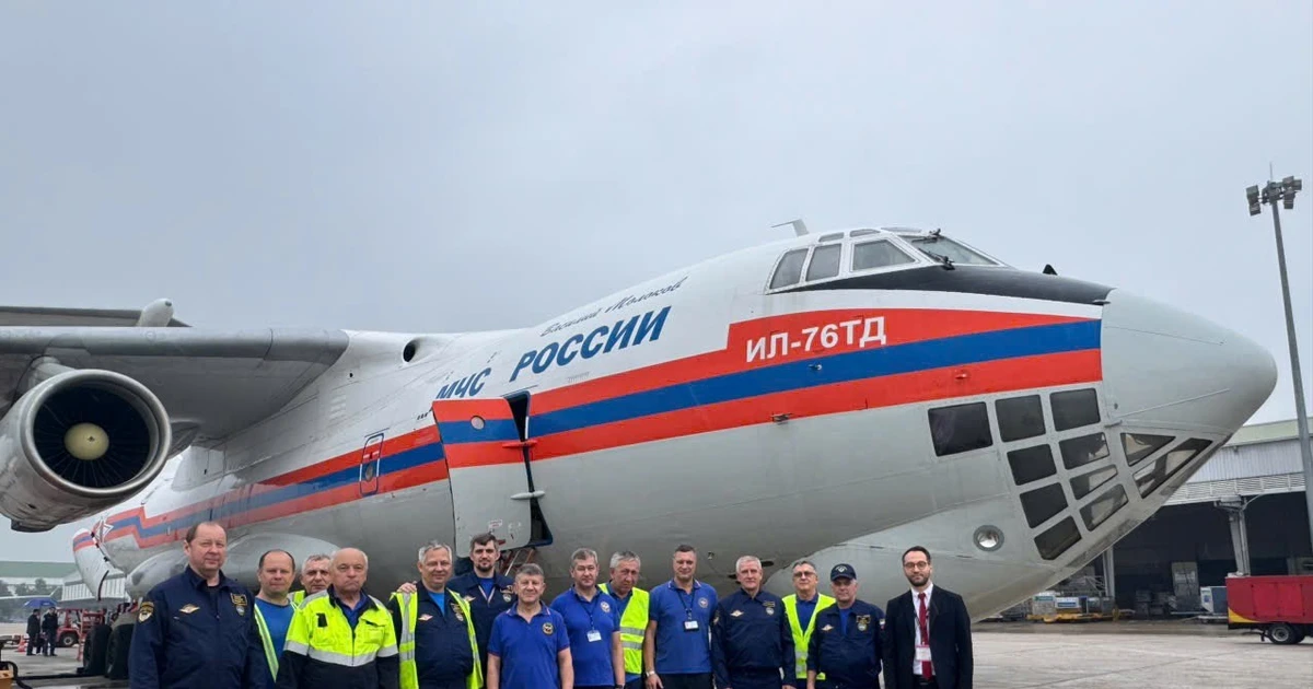 Máy bay Nga chở 30 tấn hàng viện trợ khẩn cấp cho người dân Việt Nam ở vùng lũ