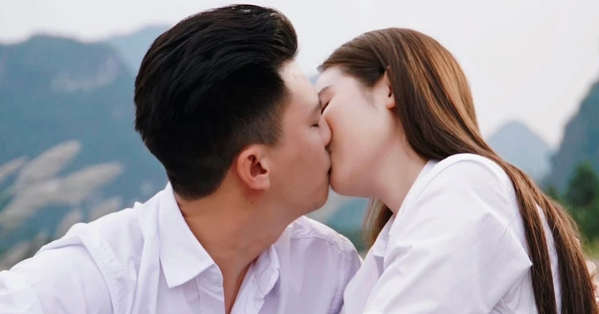 Phía sau cảnh hôn của Huyền Lizzie và Hà Việt Dũng