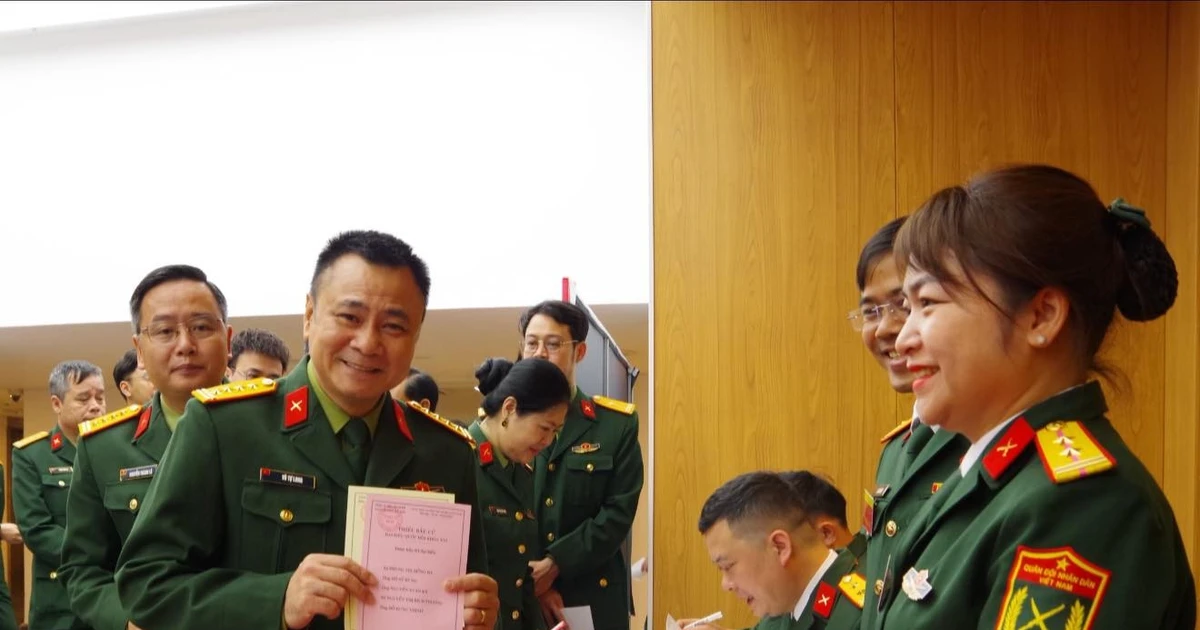 NSND Tự Long, Quyền Linh, nhạc sĩ Nguyễn Văn Chung và hàng chục nghệ sĩ đi bầu cử