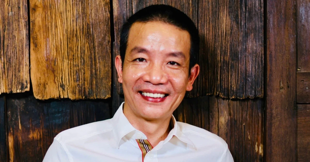 Nhạc sĩ Nguyễn Vĩnh Tiến trở thành y sĩ ở tuổi 52