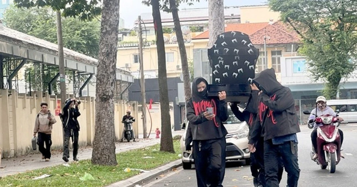 Sắp xét xử vụ khiêng quan tài diễu phố trước chợ Bến Thành xôn xao dư luận