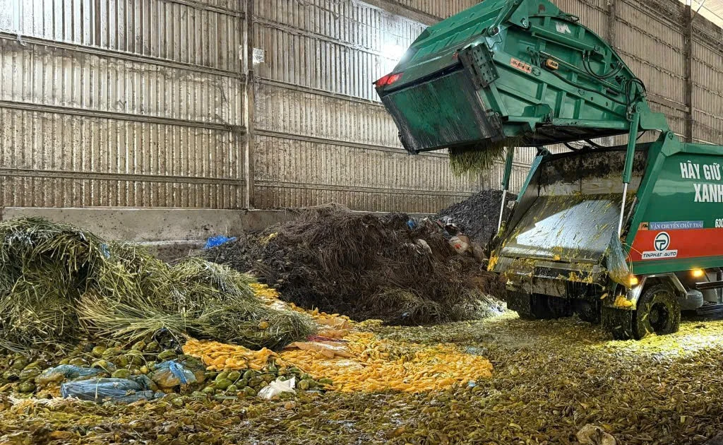 Phát hiện một doanh nghiệp xả thải trực tiếp ra sông Vàm Cỏ Tây