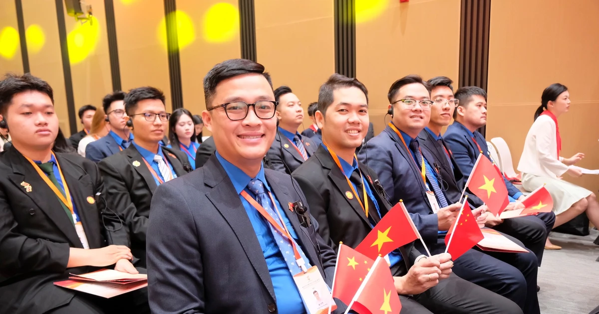 Thanh niên Việt - Trung kế thừa nguồn ‘gen đỏ’