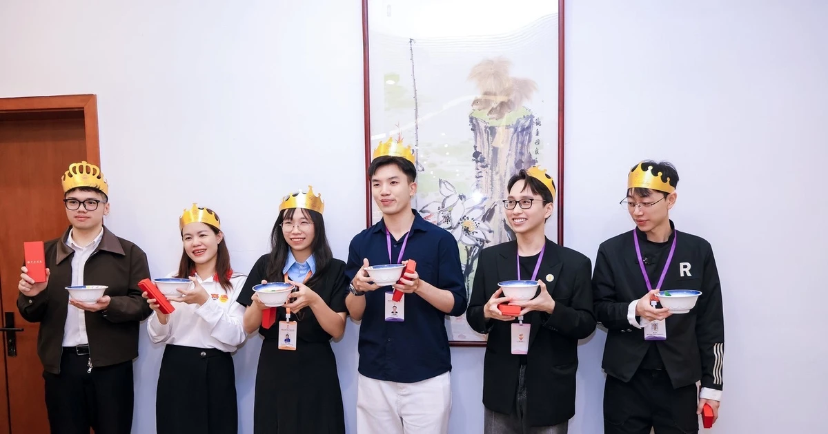 Hành trình đỏ và bữa tiệc sinh nhật đặc biệt ở Bắc Kinh