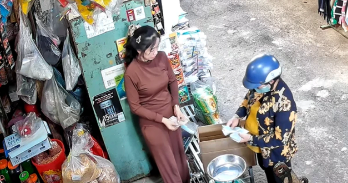 Mẹ mất đã 2 năm, khách hàng vẫn tìm đến trả món nợ cũ khiến con gái nghẹn ngào