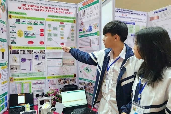 Đề xuất 'bỏ' tuyển thẳng vào đại học giải cuộc thi Khoa học kĩ thuật quốc gia