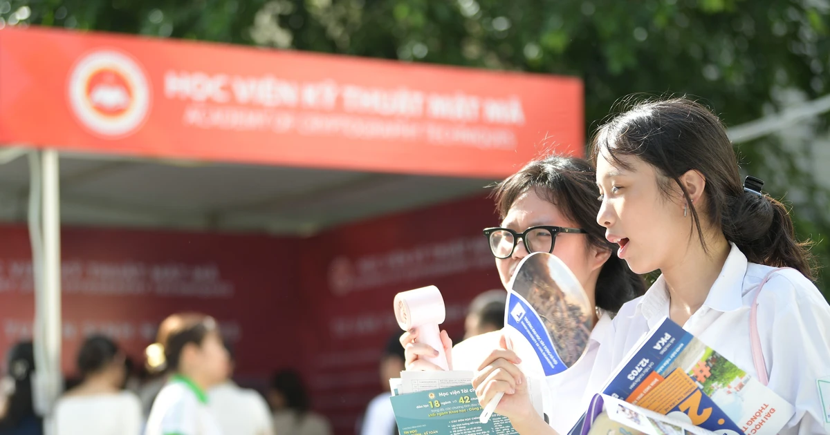 Áp lực kỳ thi riêng đè nặng thí sinh