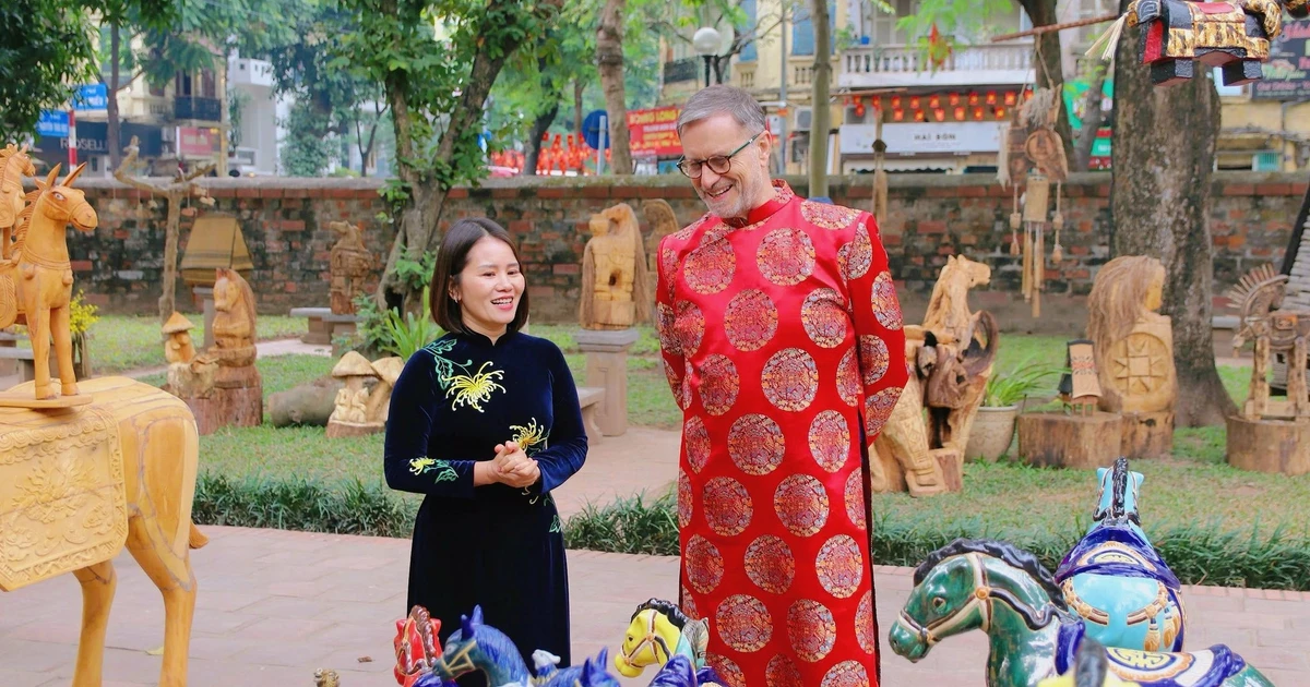 Tượng ngựa và cuộc chiến gu thẩm mỹ đầu năm