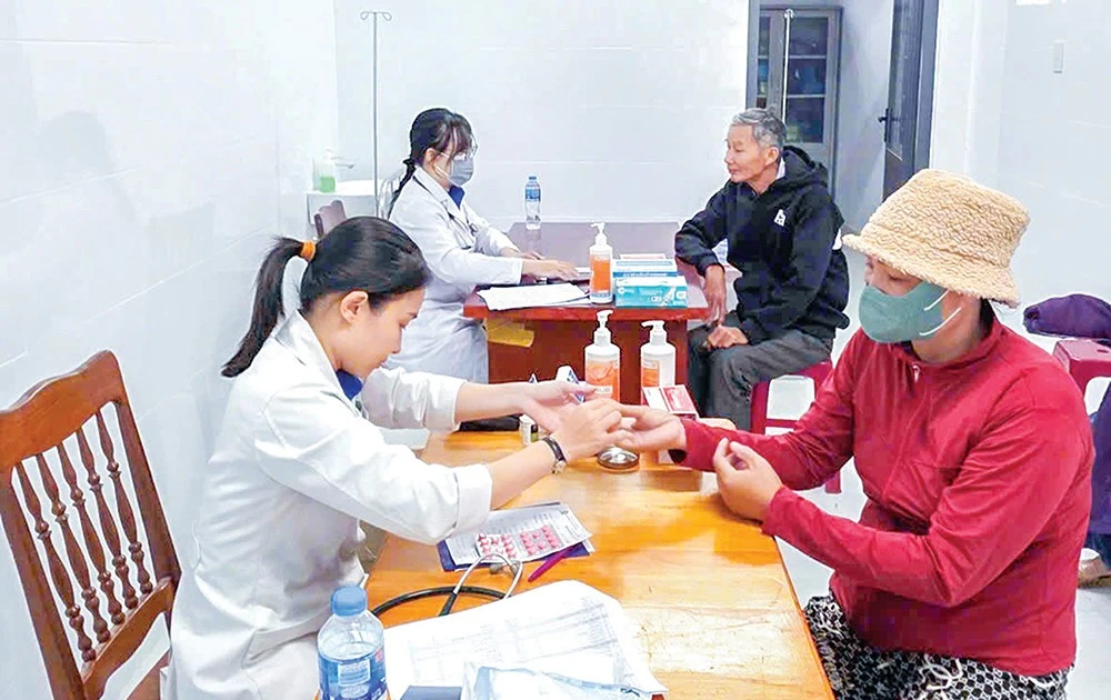 'Chiến sĩ áo trắng' và nhiệm vụ đặc biệt giữa tâm lũ dữ