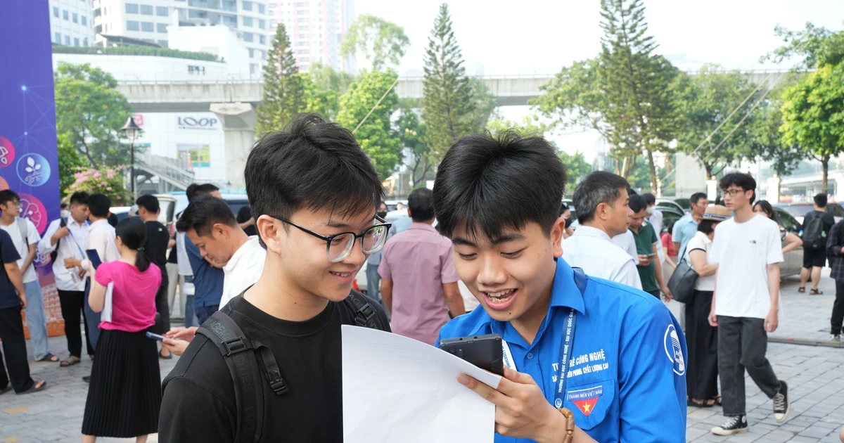 Tuyển sinh đại học 2025: Điểm chuẩn 'lạ' phản ánh xu hướng nào?
