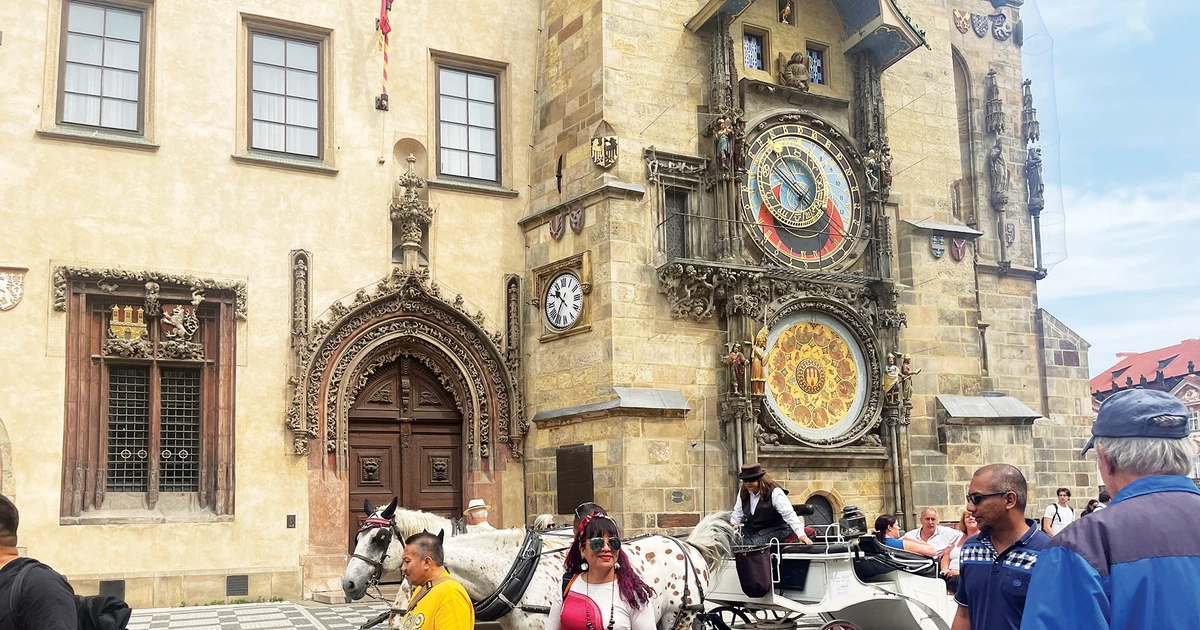 Nghe gà gáy ở quảng trường con gà Praha