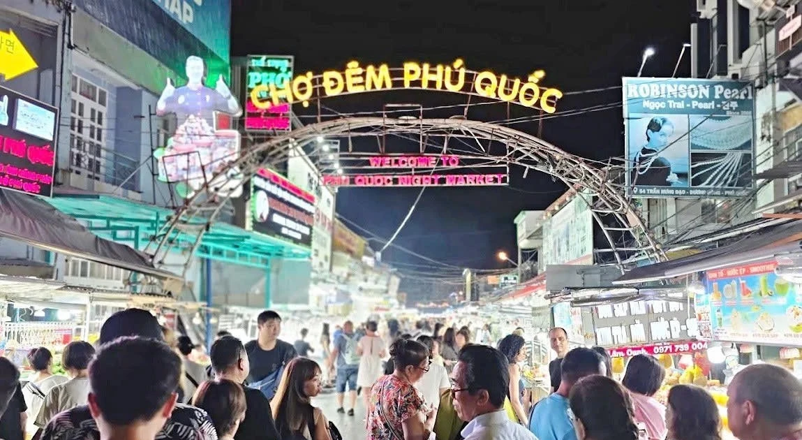 Du lịch thời vụ: Áp lực vé máy bay tăng cao