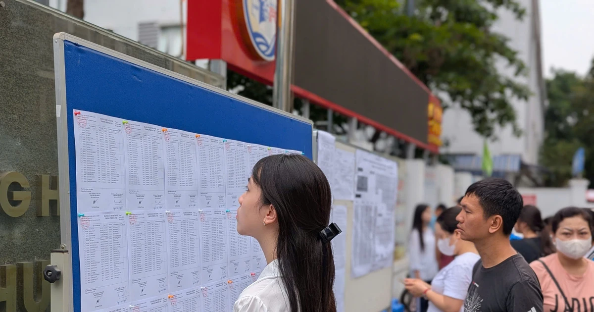 Đề xuất bắt buộc học hết THPT để giảm căng thẳng thi lớp 10