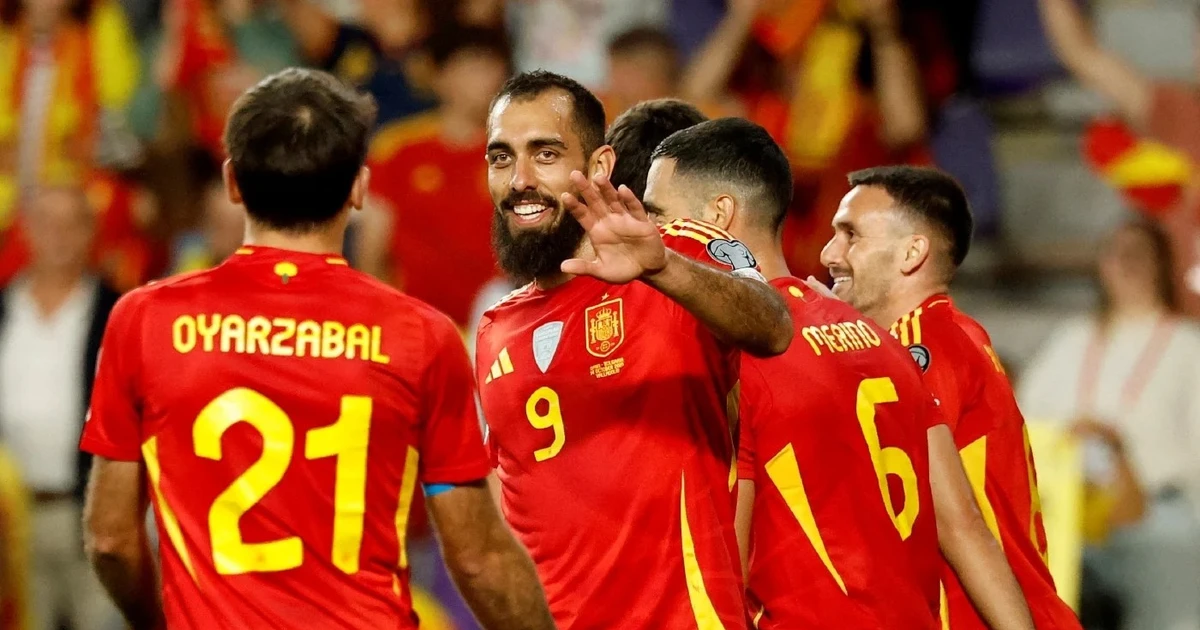 Tiền đạo đội tuyển Tây Ban Nha bị chặn trước đại bản doanh World Cup vì lý do khó đỡ